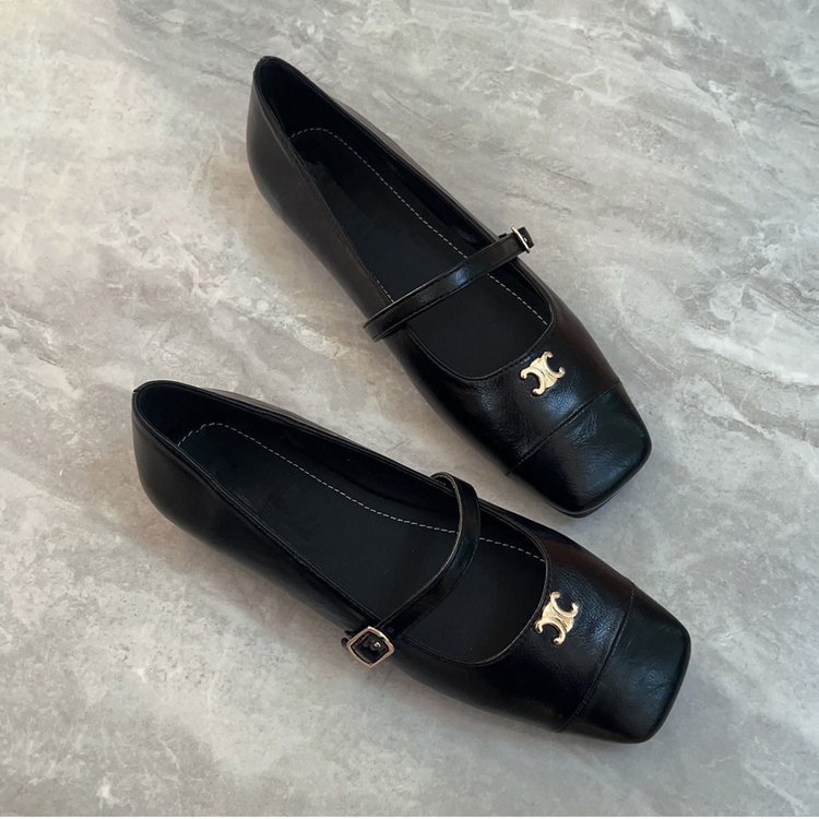 Zapatos Retro Francés Marie Zapatos de cabeza cuadrada con una boca superficial Otoño 2025 nuevos zapatos de cuero suave con suela plana para mujeres