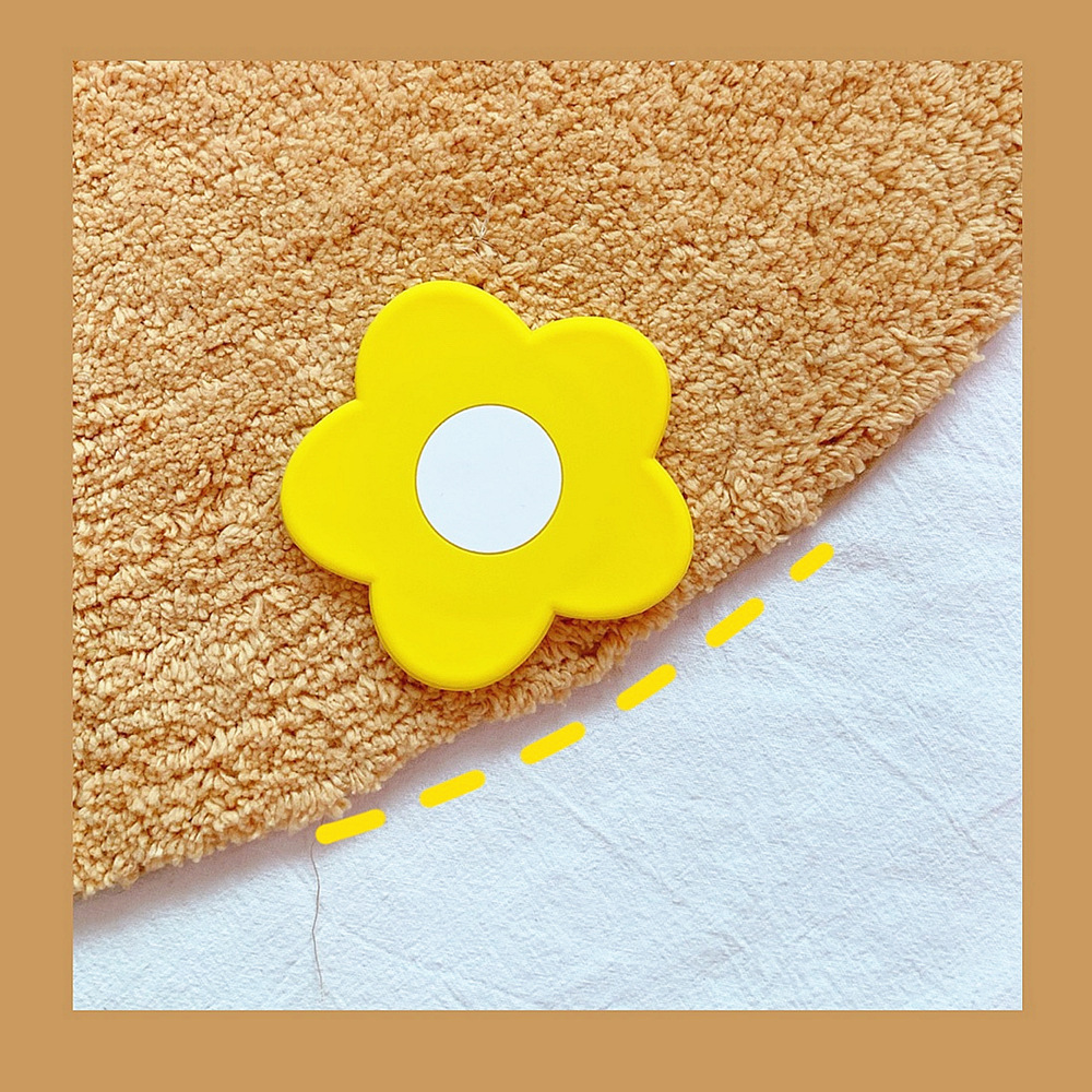 Caricatura encantadora flor de dibujos animados pequeño espejo conveniente portátil espejo plegable de dos caras espejo de maquillaje HD al por mayor