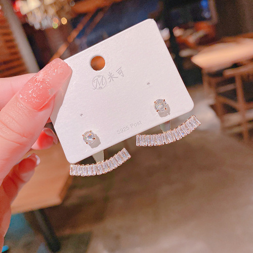【】A two-wear back-hanging zircon stud earrings, light luxury and high-end earrings