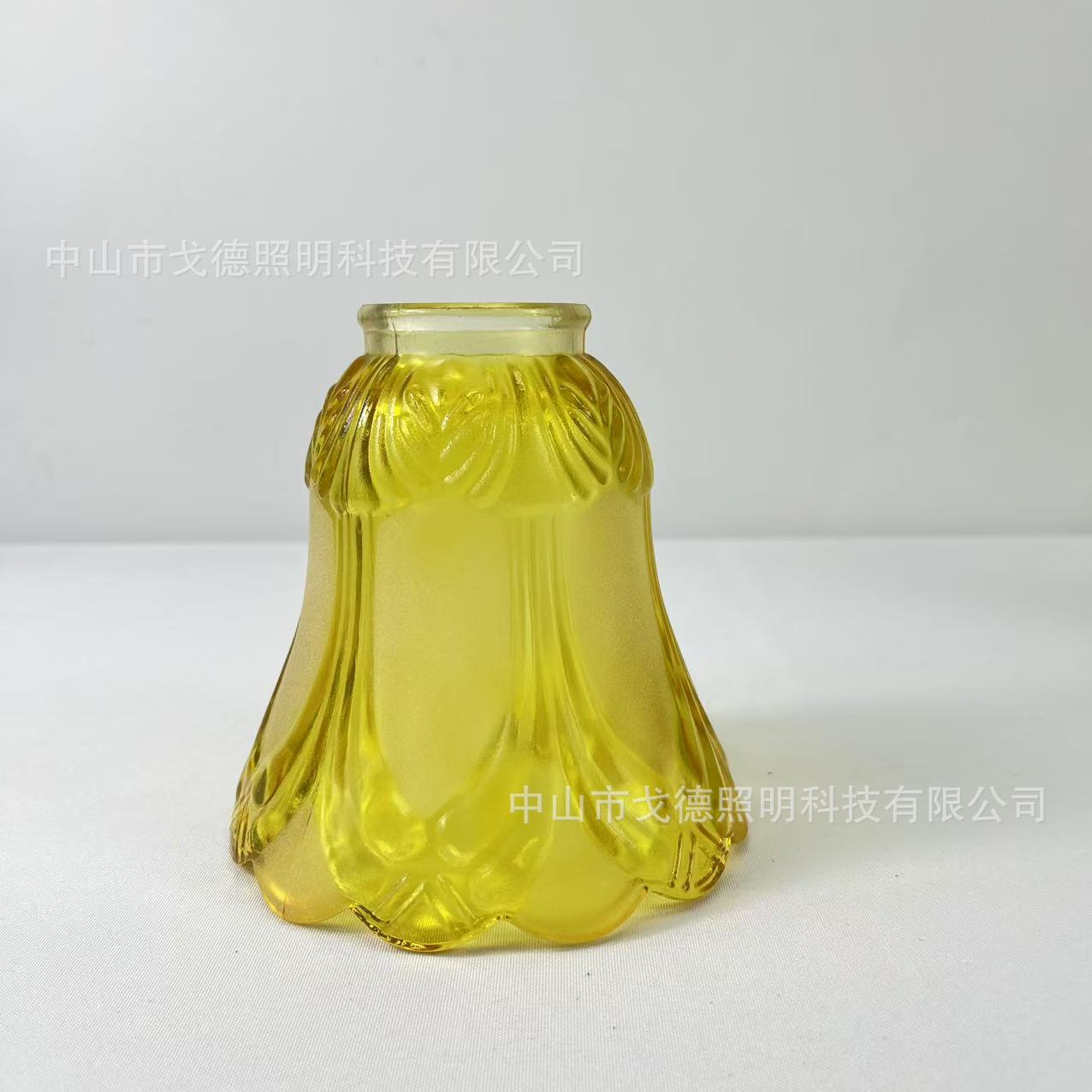 독립적인 종이상자 내부에 발포 포장재를 사용한 갈색 물결 무늬 갓 (D12*H13cm)