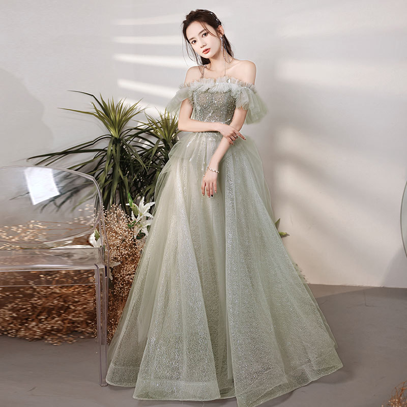 Nuevo vestido de noche elegante y sencillo con hombros descubiertos para el verano 2026, con exquisita artesanía, vestido de hada para reuniones anuales.