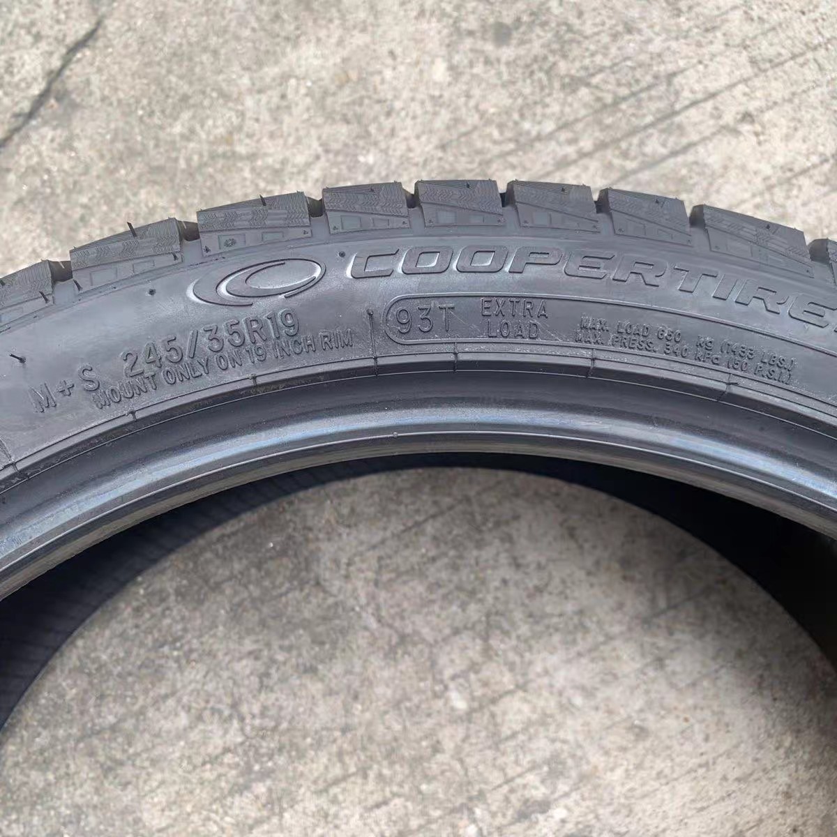 Goodyear winter snow tires 245/35R19 are suitable for Lynk & Co 03, Mercedes-Benz E-Class, Audi A4L/R8, and BMW M3
