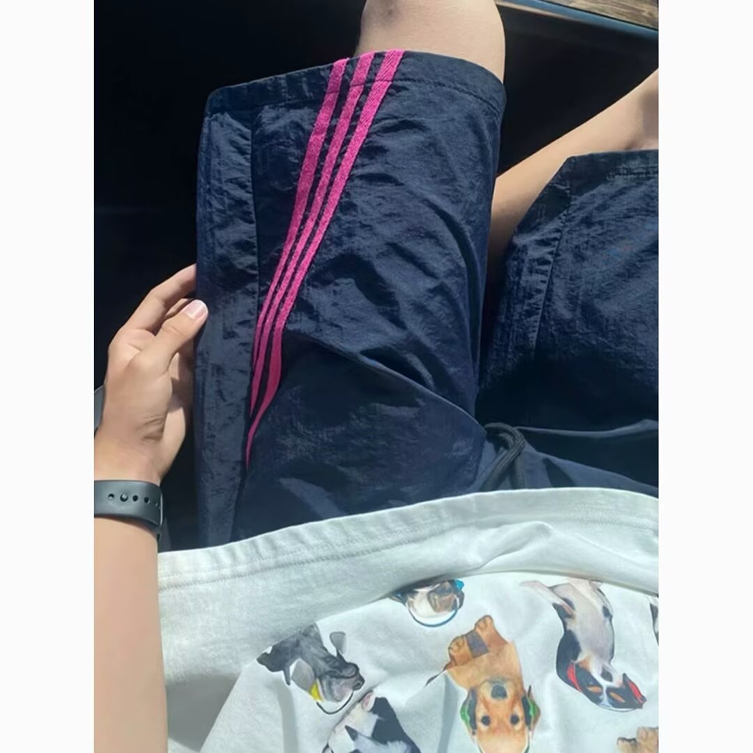 Pantalones cortos para hombres verano 2026 nueva tendencia americana de tres barras pantalones deportivos juveniles casuales sueltos versátiles pantalones