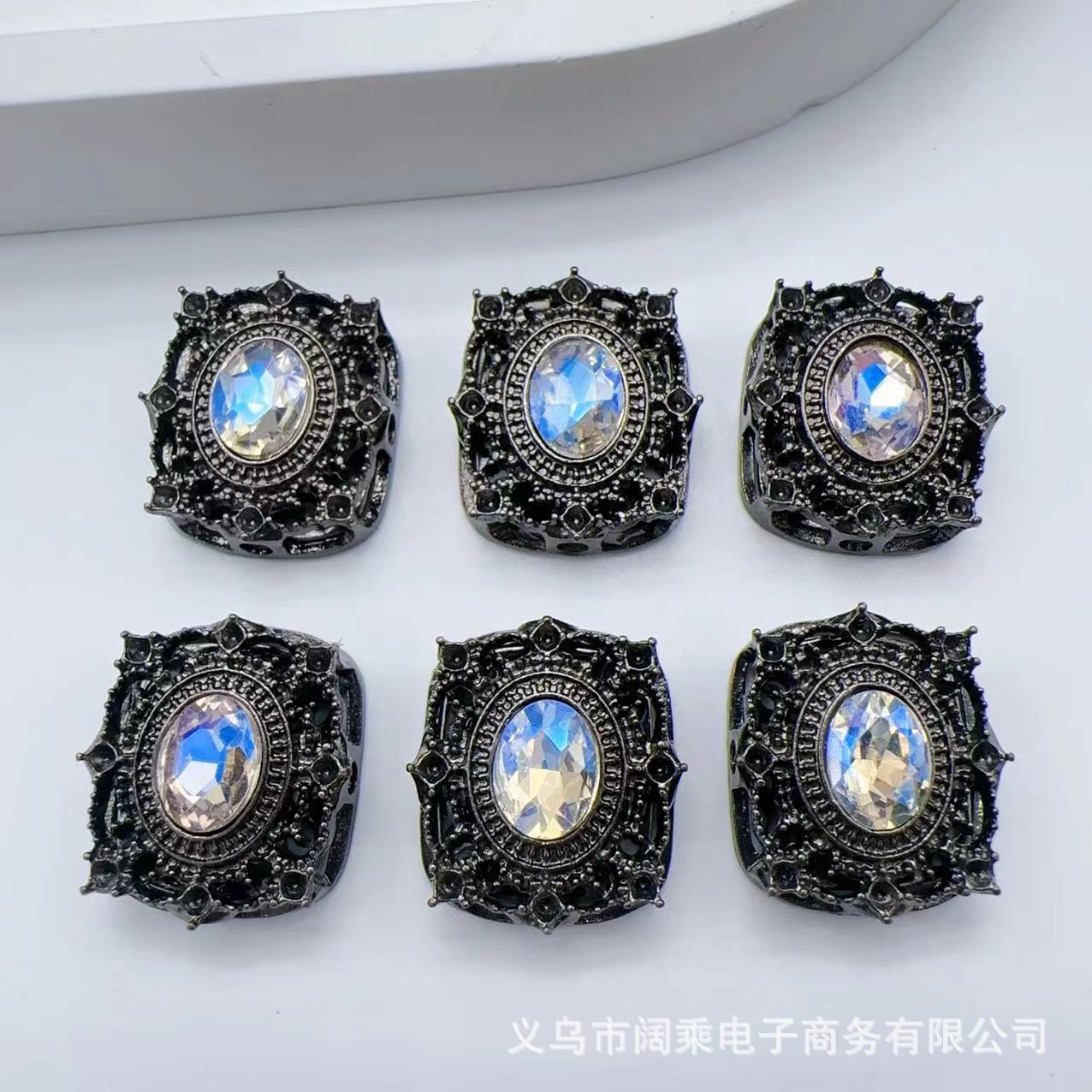 ダイヤモンドの長い方の大きい魔の箱の多い八穴のジルコニウムのdiyの手作りのビーズのブレスレットのネックレスの合金のアクセサリーのビーズの部品