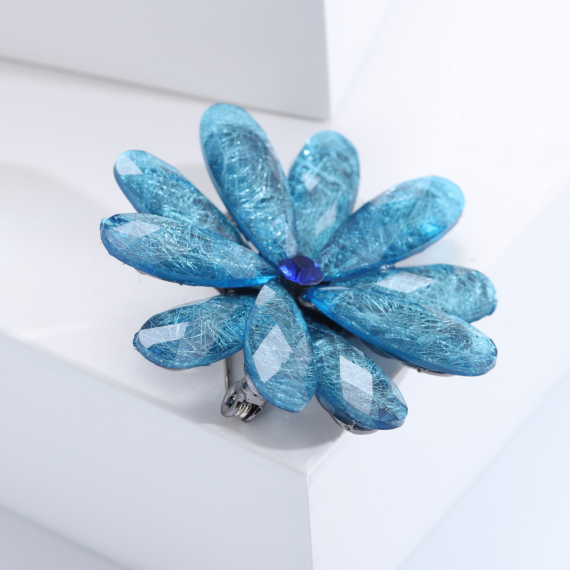 17g Weight Acrylic Inlay Material Brooches Classification Casual, Holiday, Banquet Occasion Alloy Material Flower Pattern All Seasons Season Women's Gender Inlay Design Simple Style Style Simple Style Pin Flower Alloy Inlay Acrylic Women's Brooches 9