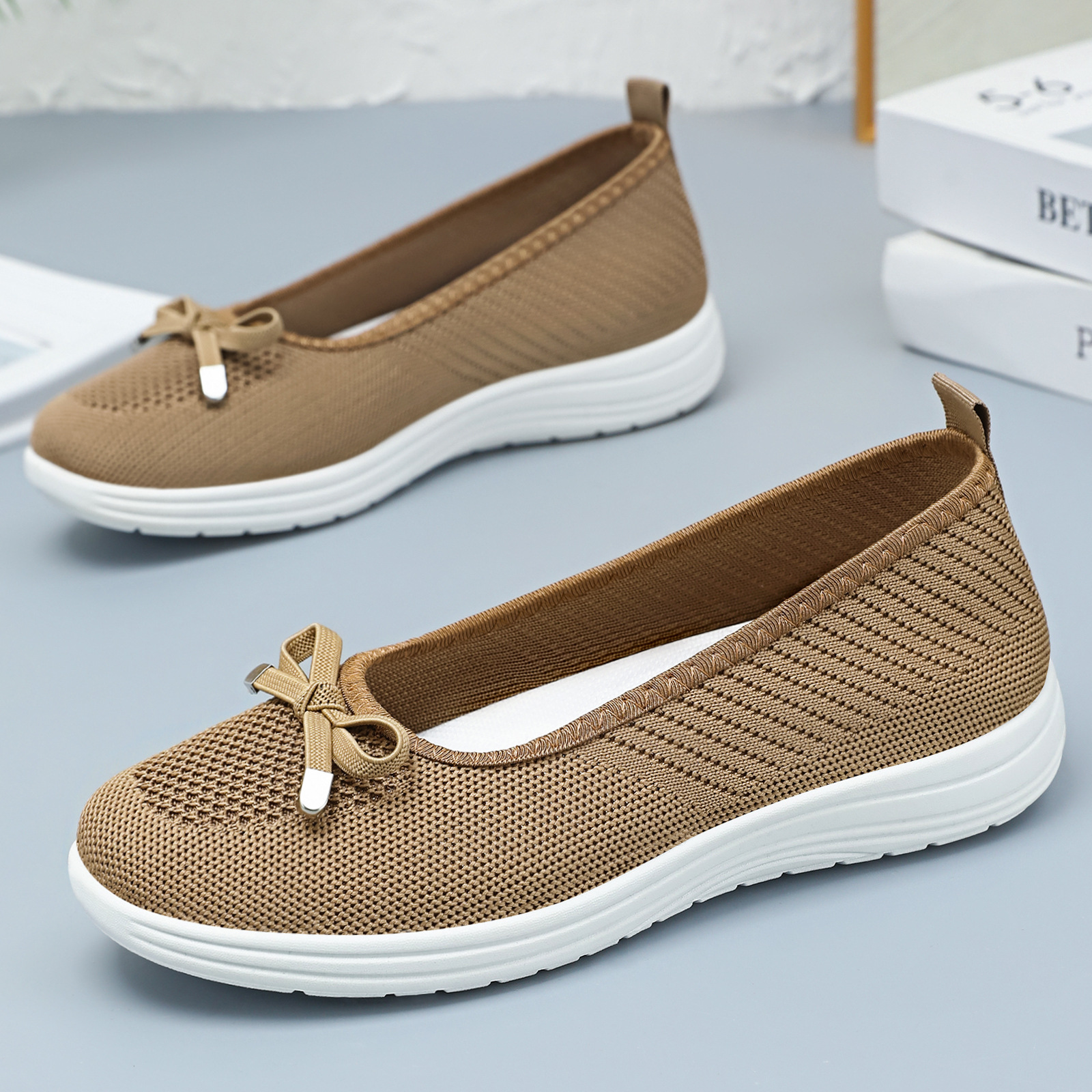 Zapatos de mujer primavera nuevos zapatos casuales superficiales un pie de zapatos de tela ligero y cómodo zapatos de malla al aire libre zapatos de tela