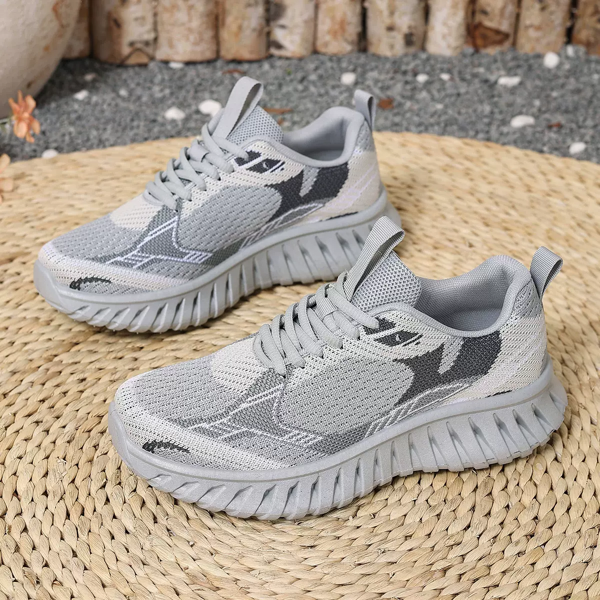 鞋子女春秋新款跨境复古运动单鞋舒适软底不累脚厚底透气运动女鞋