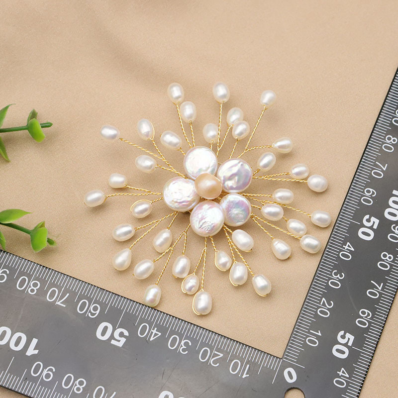 Perla de agua dulce natural sinuoso broche de las mujeres de alto grado de la flor de Navidad broche de gama alta de diseño de joyería al por mayor