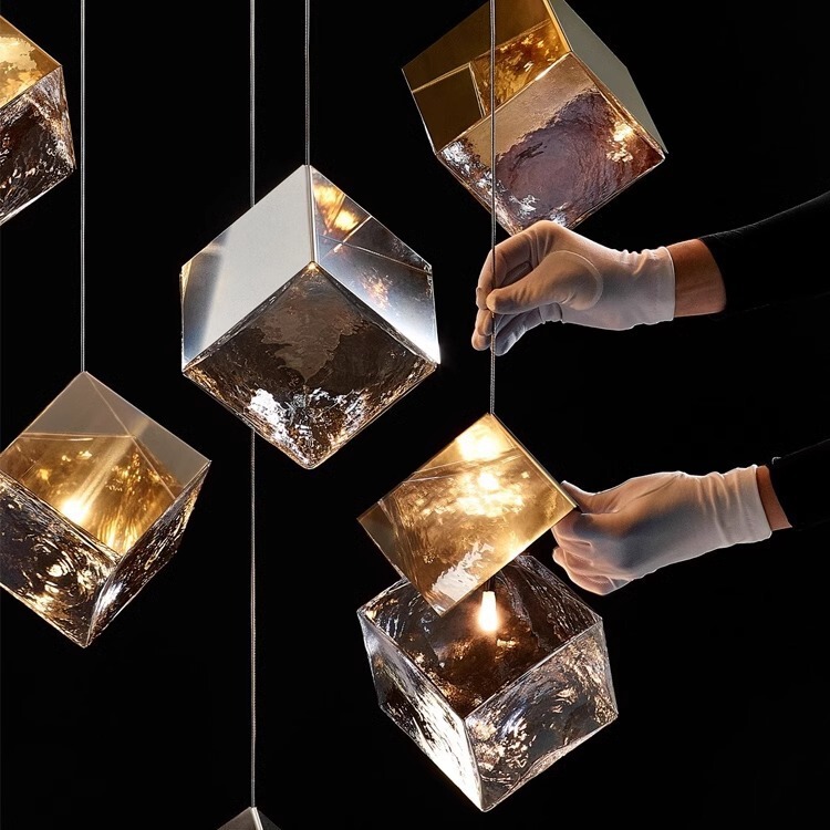 Designer Crystal Glass Rubik's Cube Rotating Staircase Light Modern Restaurant Shops Showroom Front Desk Chief Chandelier New