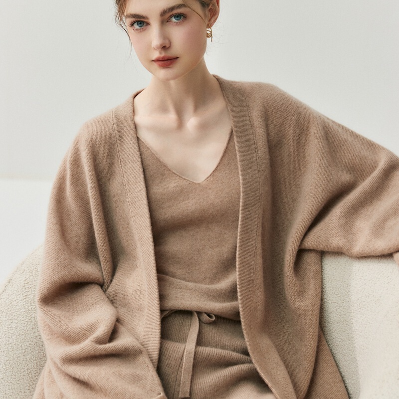 Loose and Casual Style Cashmere Cardigan for Women, Shawl Sweater, Skin-Friendly and Soft Coat, New Autumn and Winter Knitwear for Outerwear