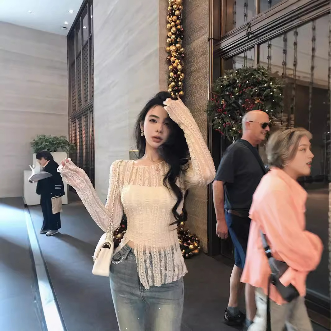 Summer solid design long-sleeve with a round collar