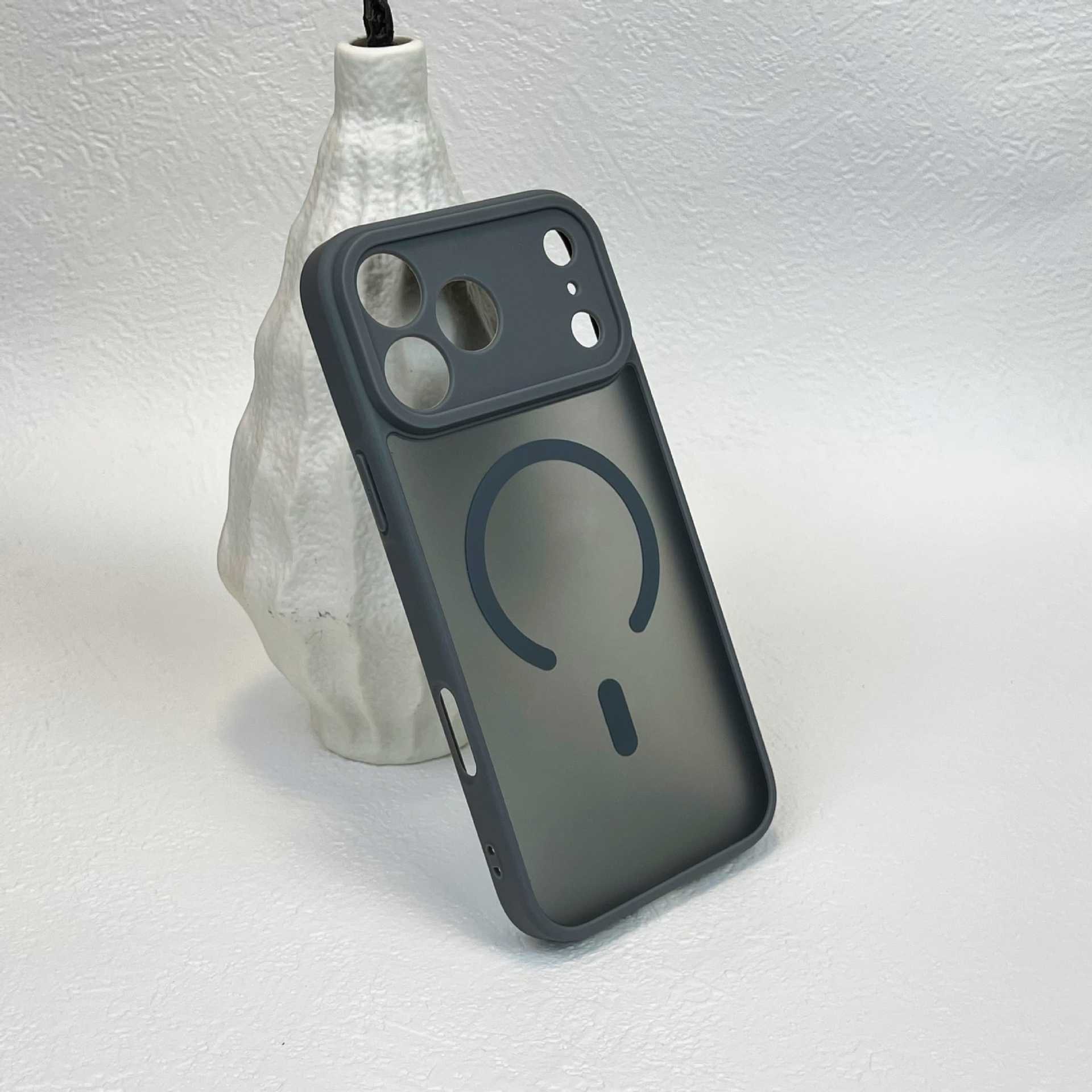 适用iPhone18promax手机壳肤感磨砂磁吸精孔防摔苹果17高级保护套