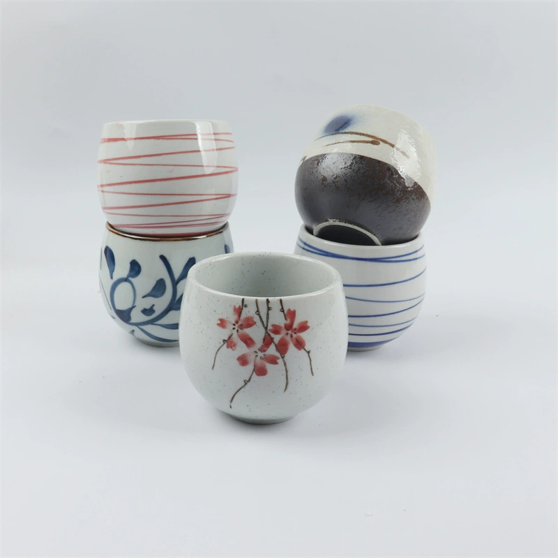 Порционный паровой японский яйцо в чашеcup японский и корейский ресторан гостиничный чаша чай мисо чашка японский стиль гостиничная чаша пара