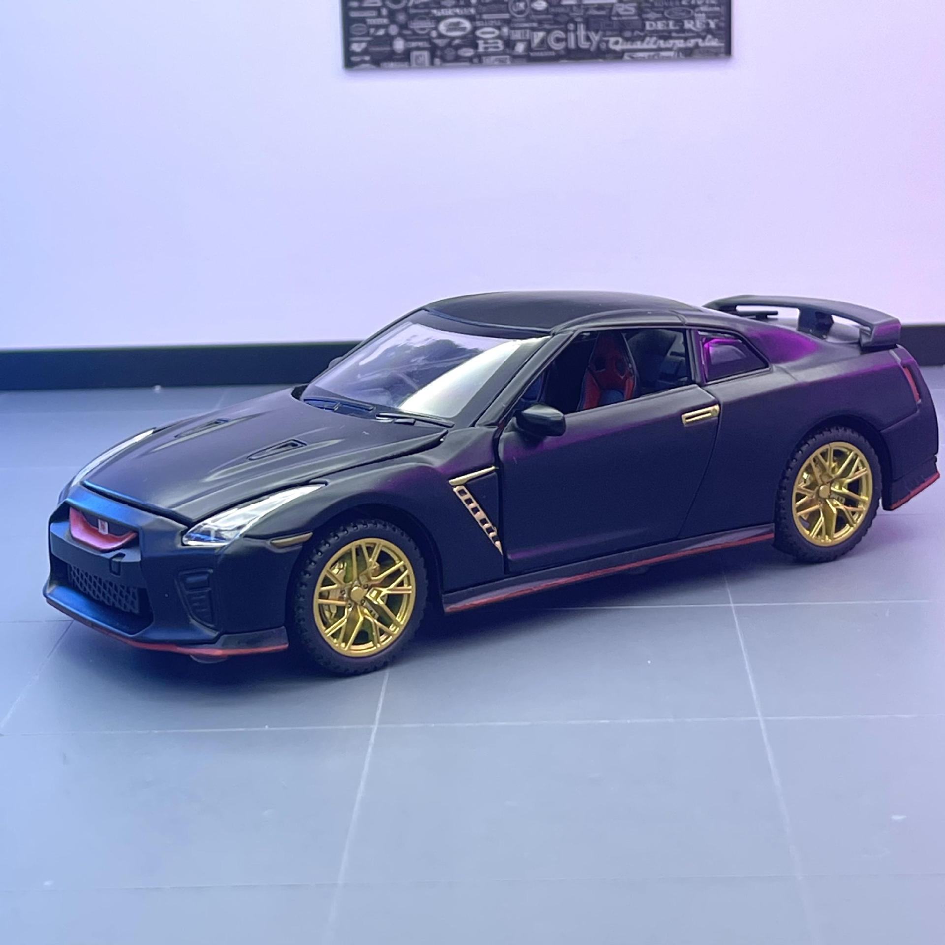 Weili aleación coche modelo Nissan Señor de la guerra GTR tire de la puerta trasera con sonido y luz juguete coche música modelo decoración colección
