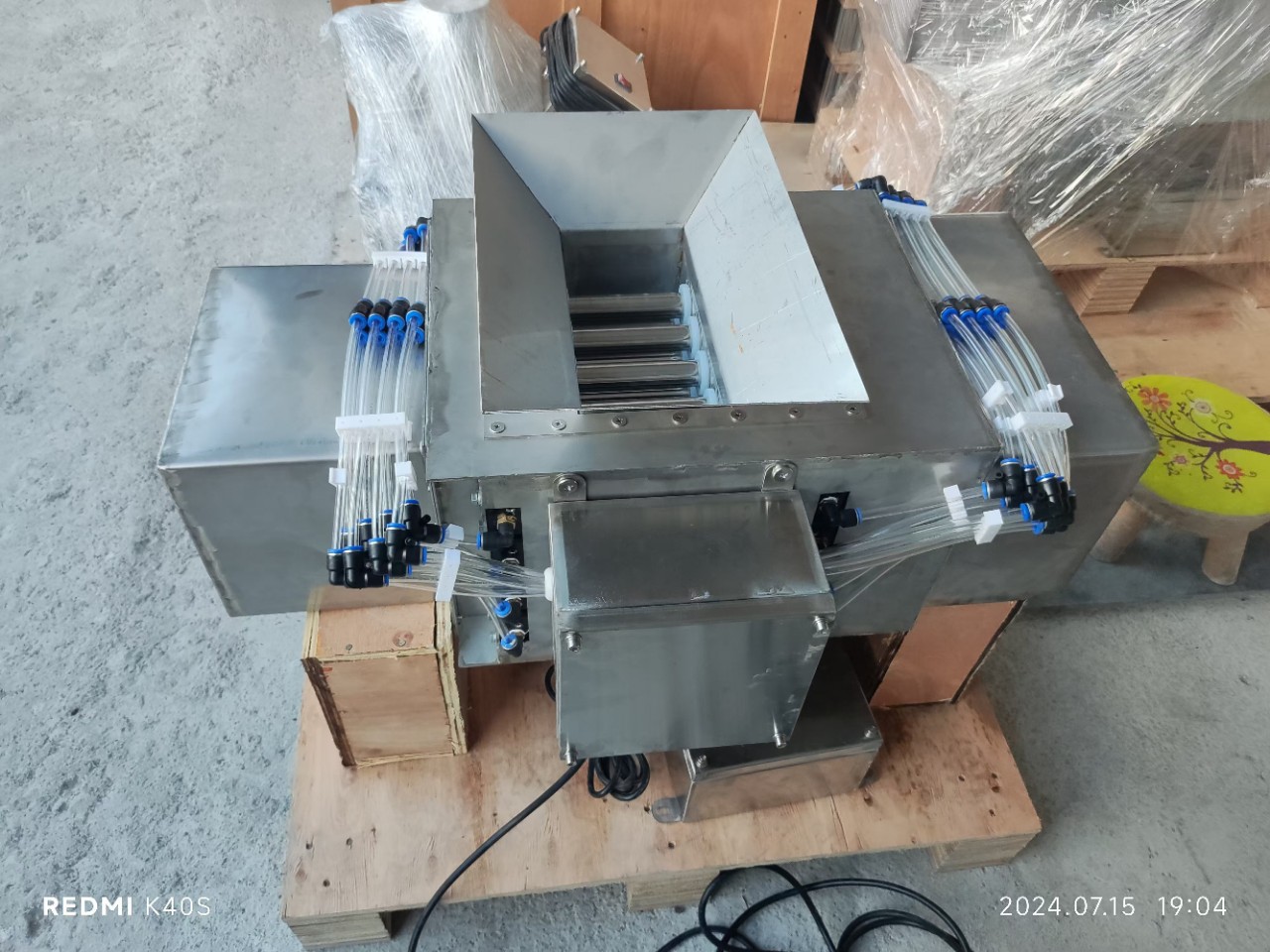 12800高斯永磁磁选机125X250型2层、4层、6层。