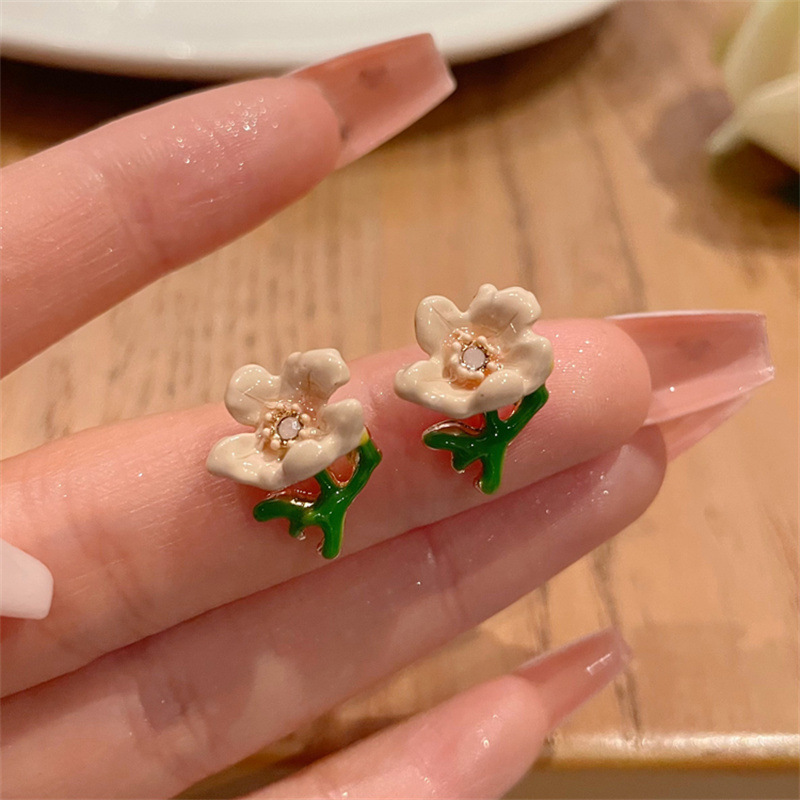 2023年新款花朵耳釘女925銀針小眾設計感滴釉合金耳夾無耳洞批發