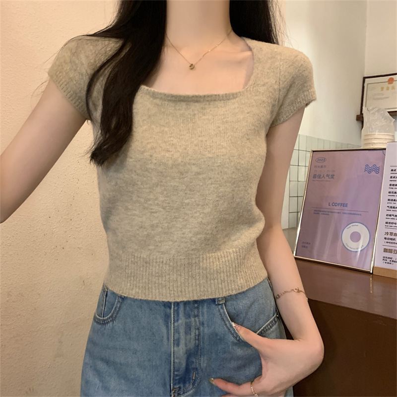 Summer knitted T-shirt for students