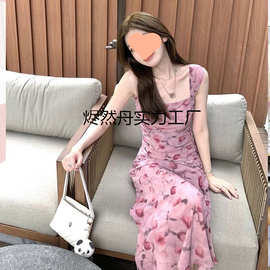 纯欲甜美粉色碎花吊带连衣裙小个子夏季新款修身气质显瘦裙子
