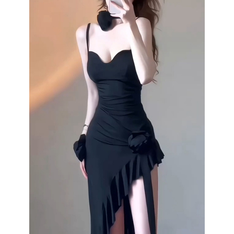 2024 フレンチピュアラストフリルブラックサスペンダードレス胸パッド付き女性ホットガール不規則なスリットヒップスカート|undefined