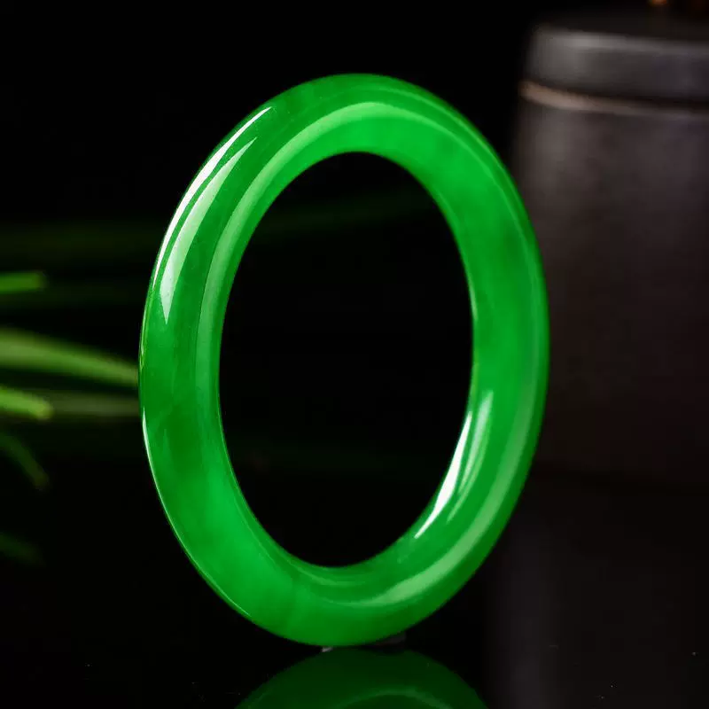 冰种翡翠色帝王绿圆条手镯飘石英岩玉镯工艺品