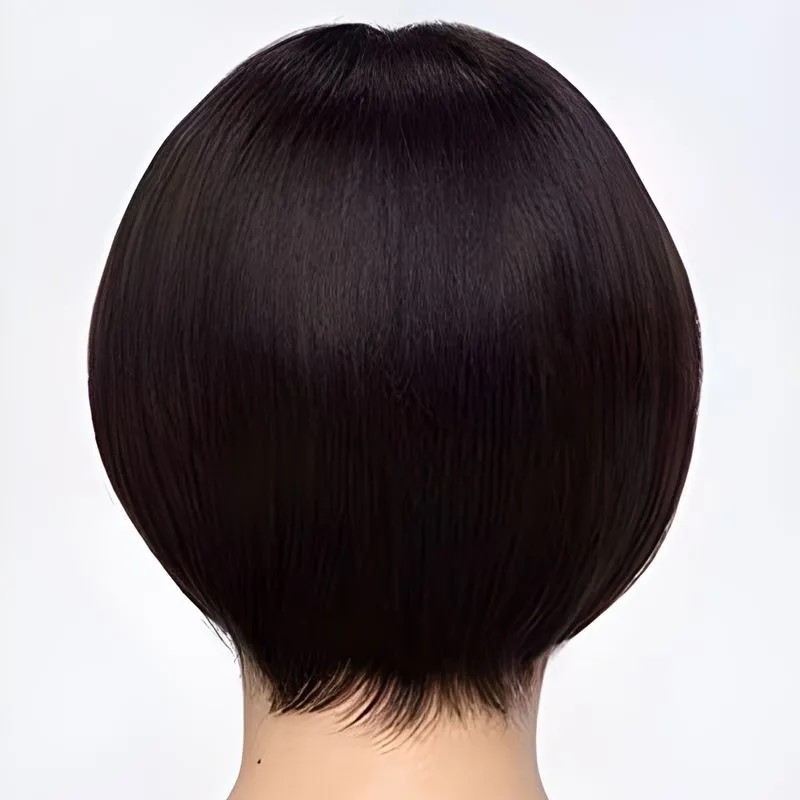 かつらの女性のショートヘアの中高年のお母さんの金は本当に髪を混ぜます。|undefined