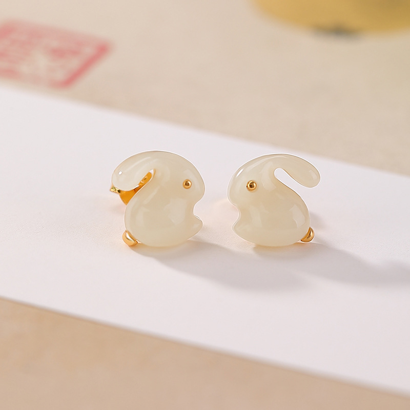 Bông tai khuyên tai thỏ dễ thương mạ vàng bạc Sterling S925 ngọc Hetian tự nhiên — một cặp