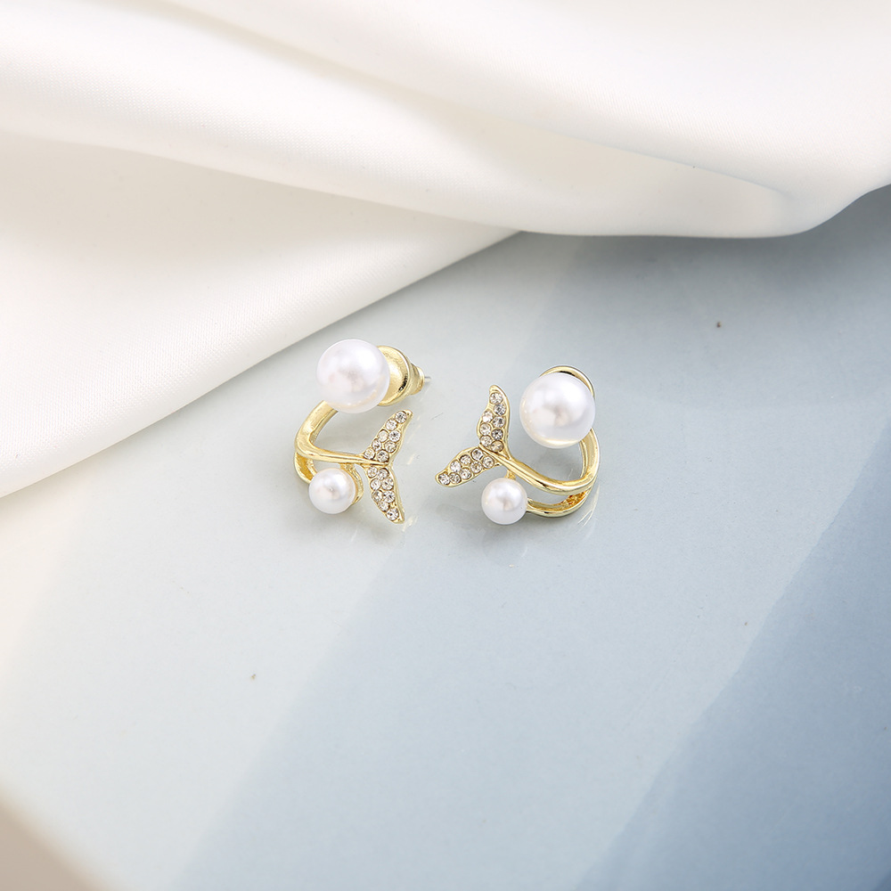 Retro Fishtail Pearl Earrings Creative Alloy Stud Earrings display picture 4