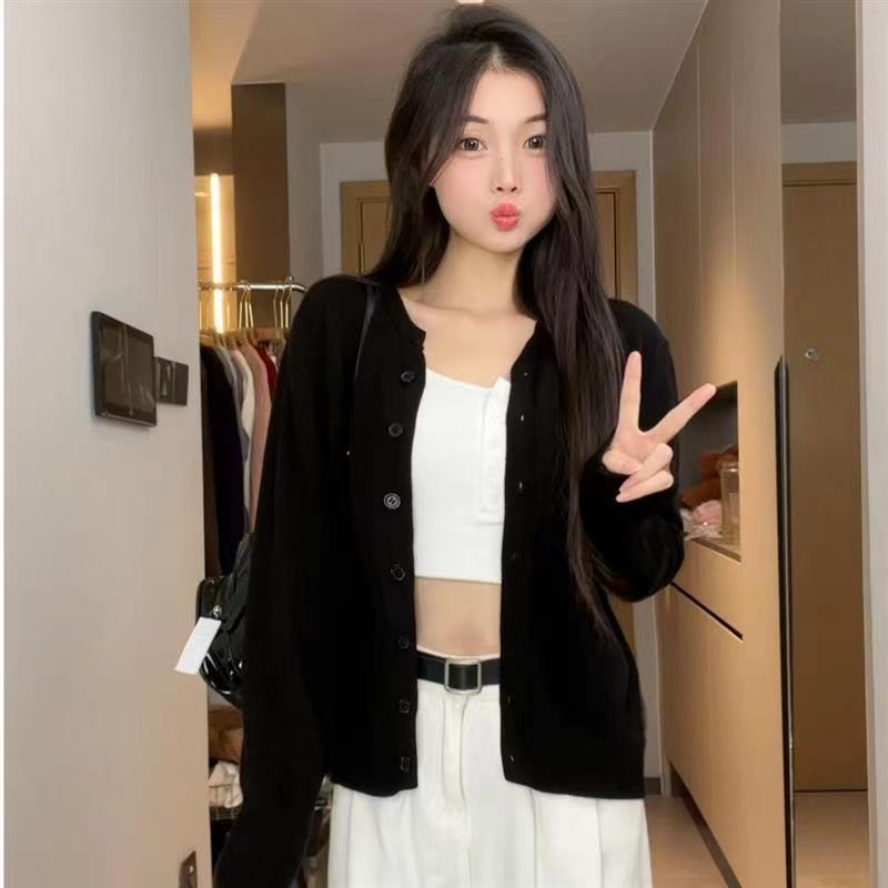 韓国版のニットのカーディガンの小さいコートの女性の薄い金の2025春秋の気質の年齢を減らすセーターの外はやせている短い上着を現します。|undefined