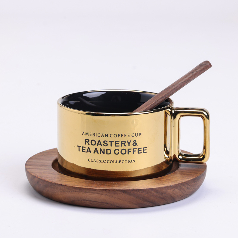 Taza de café americana dorada Taza de cerámica Taza de agua Taza de nuez Taza con cuchara de talla