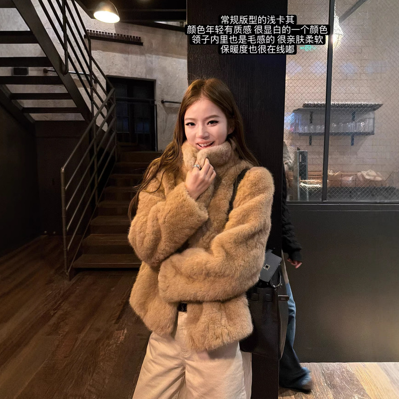 Eewen La Mode Is so Cool! Soft yet Structured Autumn and Winter Essential, Eco-Friendly Faux Fur Integrated Coat Eewen La Mode Is so Cool! Soft yet Structured Autumn and Winter Essential, Eco-Friendly Faux Fur Integrated Coat