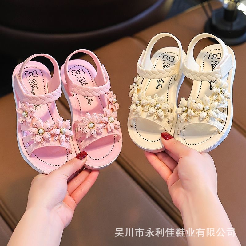 Sandalias de niñas de verano para niños pequeños y medianos nuevos zapatos de perlas de exportación fábrica directa al por mayor 8330 + 35