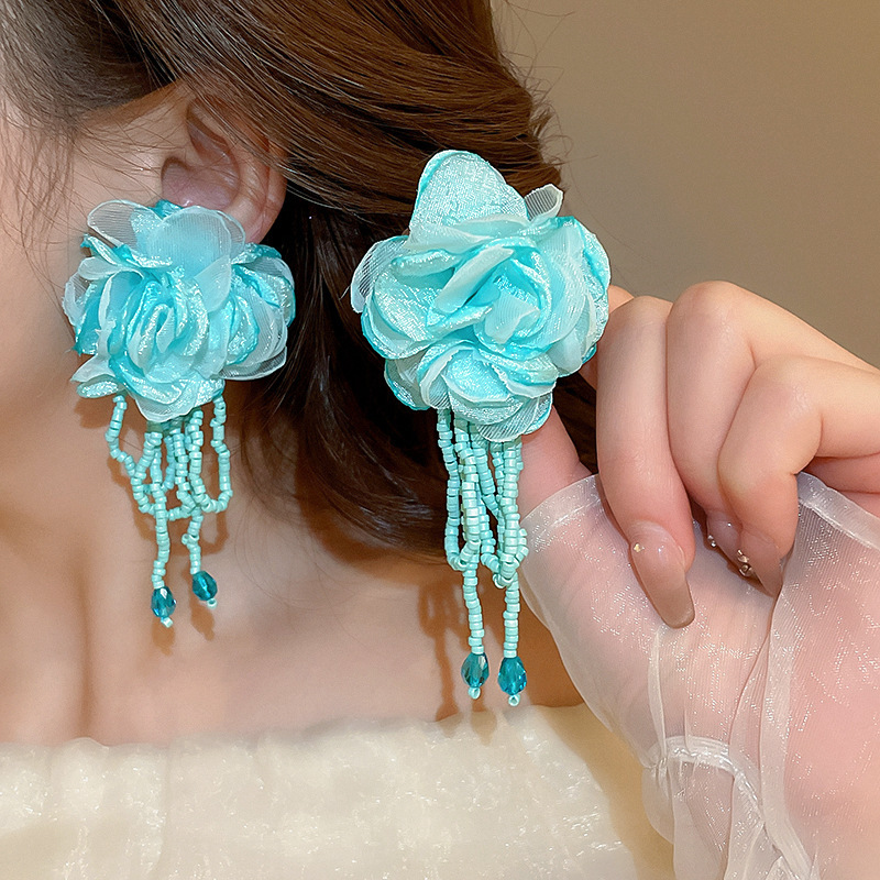 Pendientes de borla de cuentas de arroz de flor de gasa de aguja de plata Pendientes de todo fósforo de estilo de vacaciones Pendientes frescos y dulces para mujer