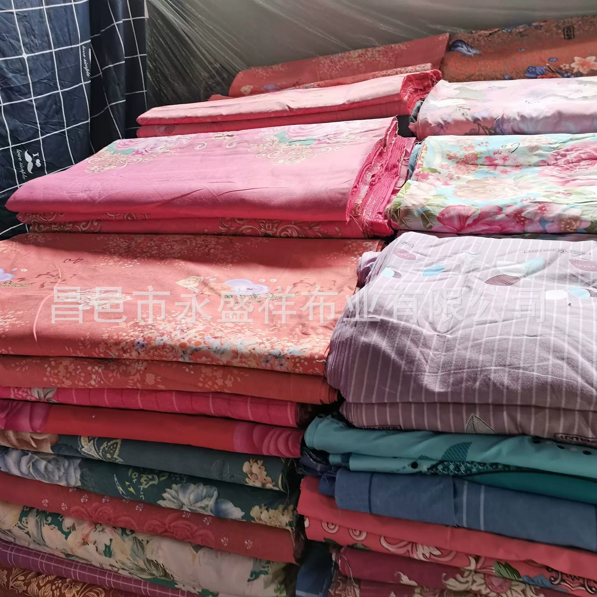 厂家亏本处理库存积压布涤纶磨毛布纯棉床单赶集摆地摊均可