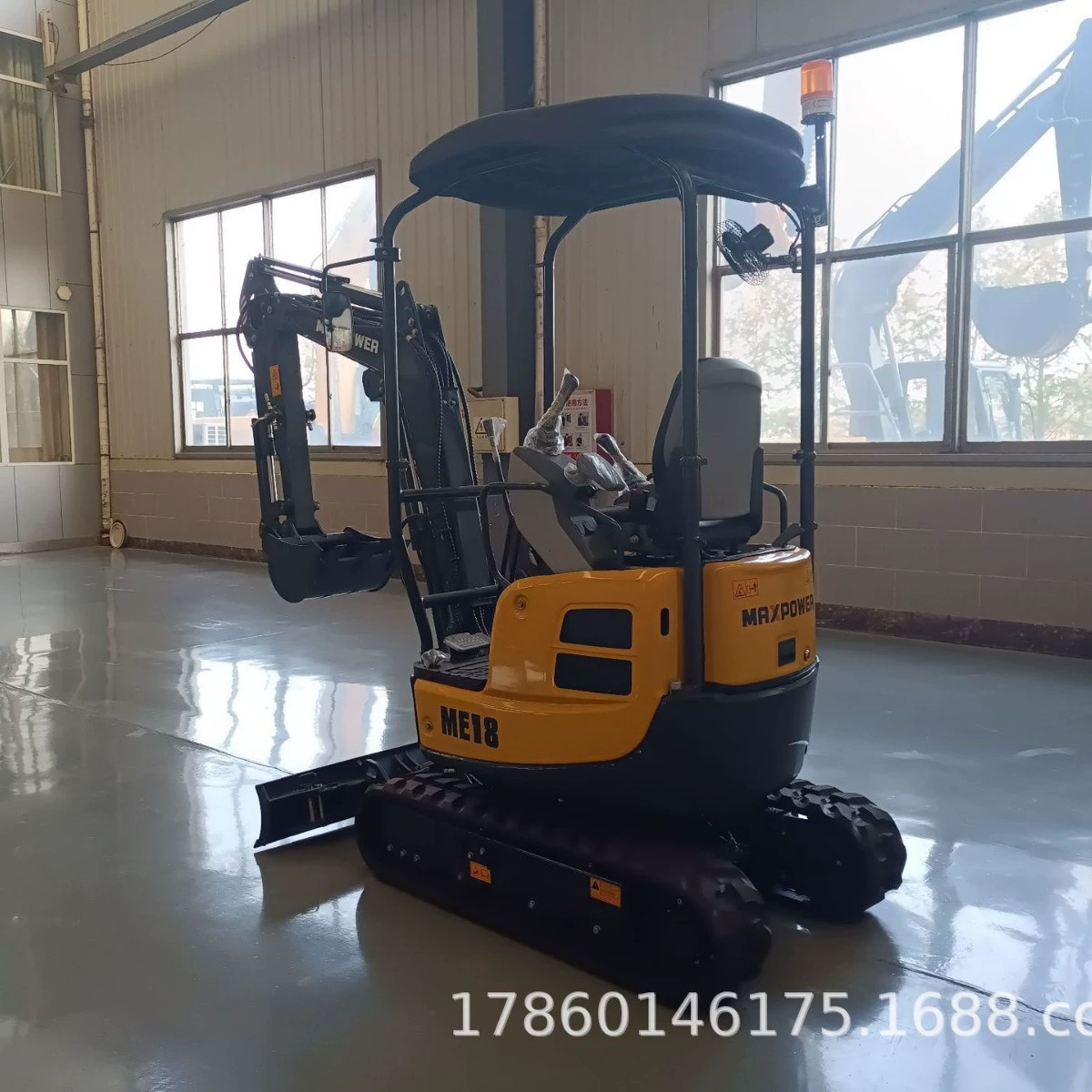 Какой из небольших экскаваторов хорошего качества лучше