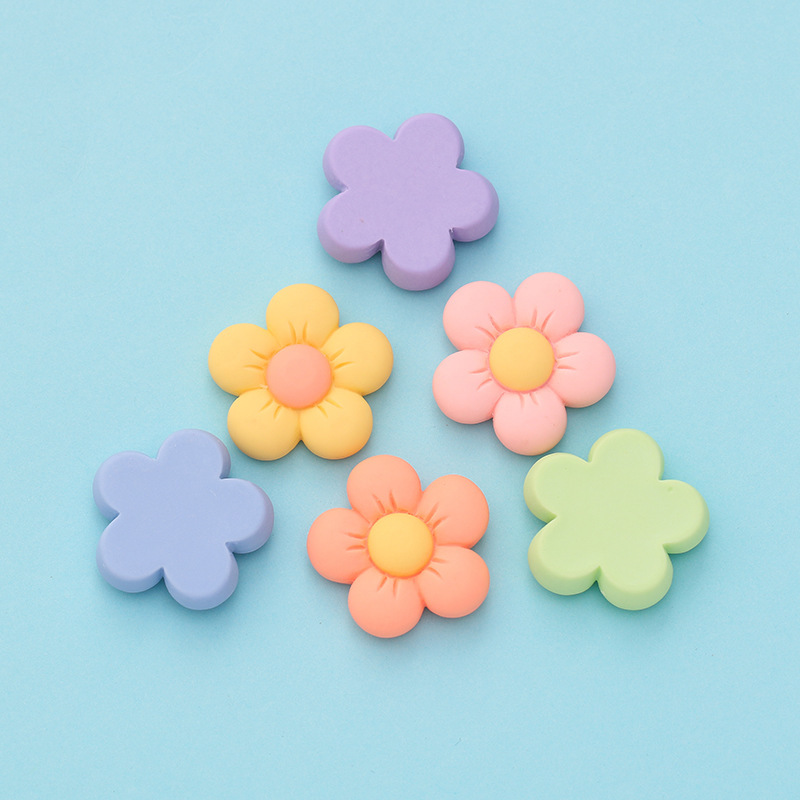 Macaron color cinco-pétalo flor resina accesorios diy crema pegamento teléfono caso zapatos bolsa de papelería materiales decorativos al por mayor