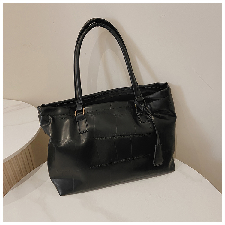 Fashion Stone Pattern Large-capacity Solid Color Soft Leather Handbag Wholesale Nihaojewelry display picture 16