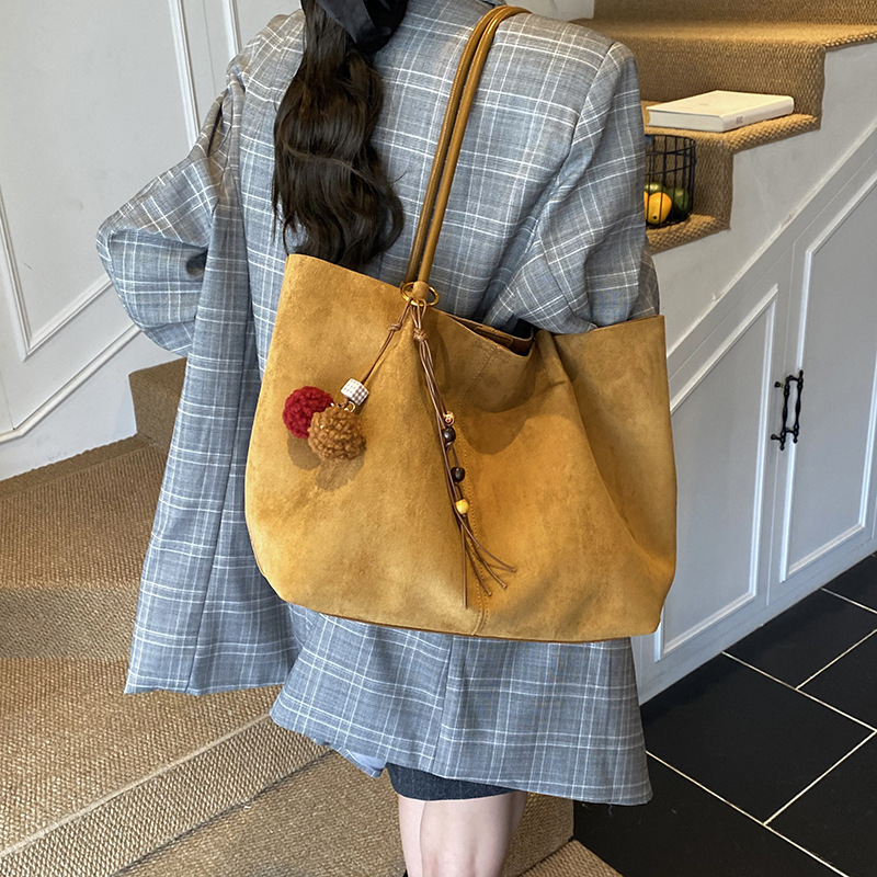 Autumn/Winter New Suede Large Capacity Commuter Tote Bag 2025 Women's Casual Simple Versatile Ins Shoulder Bag - Thumbnail 4