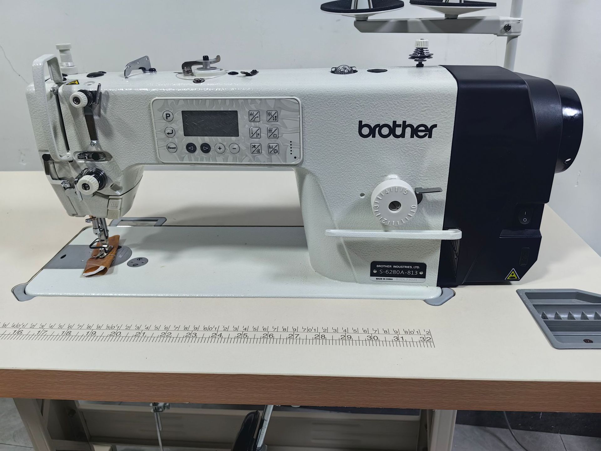 Nuevo japonés hermano hermanos S-6280A ordenador cuatro máquina de coser automática máquina de coser industrial