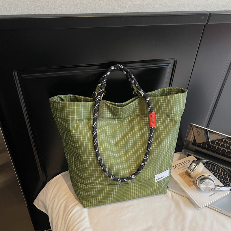 2026 Autumn New Fashion Shoulder Bag Women's Large Capacity Lightweight Commuter Tote Bag Casual Travel Handbag 2026 Autumn New Fashion Shoulder Bag Women's Large Capacity Lightweight Commuter Tote Bag Casual Travel Handbag