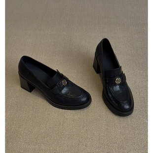 �F؛~~ɽ�軨����ЬŮ�ָ��߸�Ӣ���L�ٴ�A�^һ�_��СƤЬ��ЬŮ