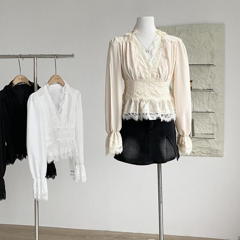 2025 Spring New French Style Pure Desire Spice Girl Tight Waist Slimming Lace Embroidery Stitching V-Neck Horn Sleeve Shirt for Women