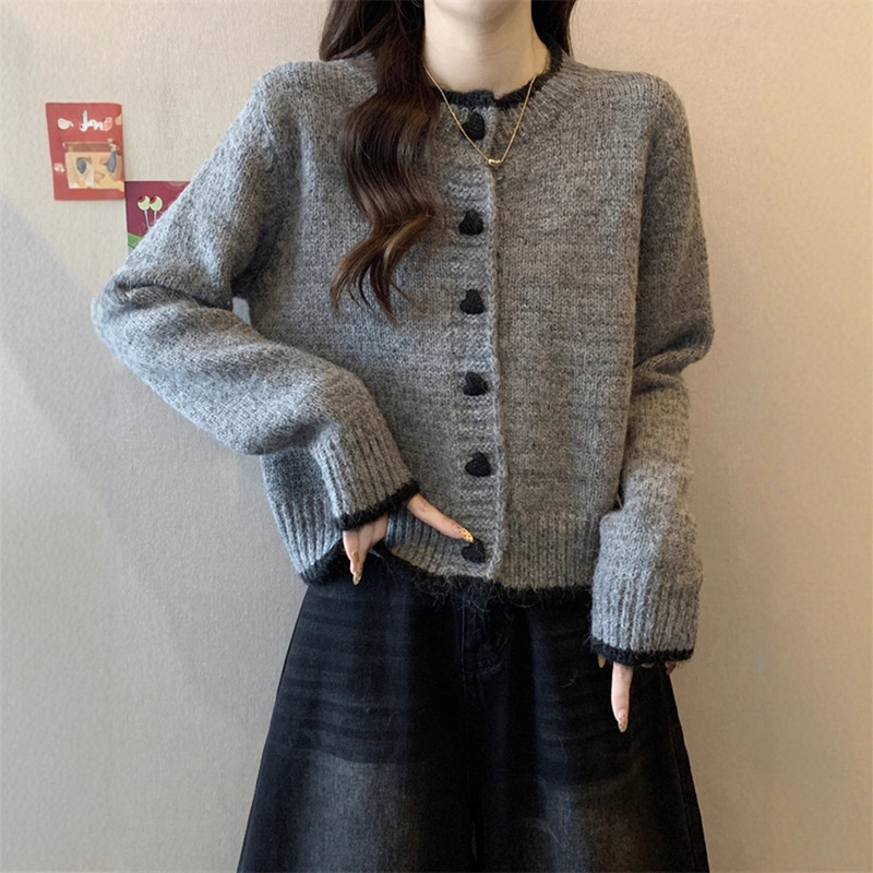 Short Sweater for Women to Wear Outside in Autum 2025 New Knitted Cardigan Jacket for Small People with Bottoming Shirt and Small Top