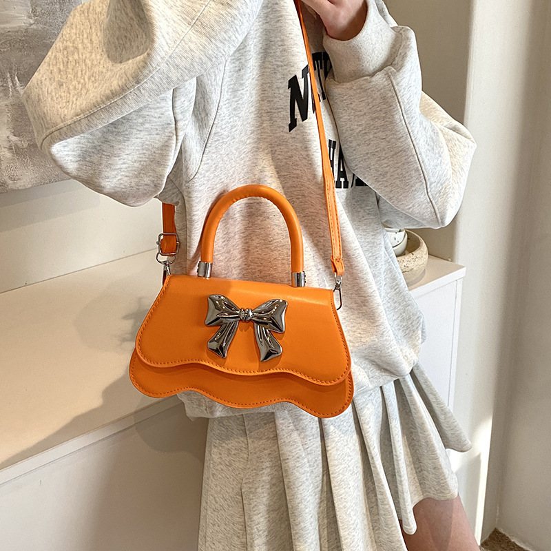 Bolso cuadrado pequeño popular de este año 2024 bolso de principios de primavera, bolso de hombro con lazo, bolso de mensajero de color sólido lindo, bolso femenino