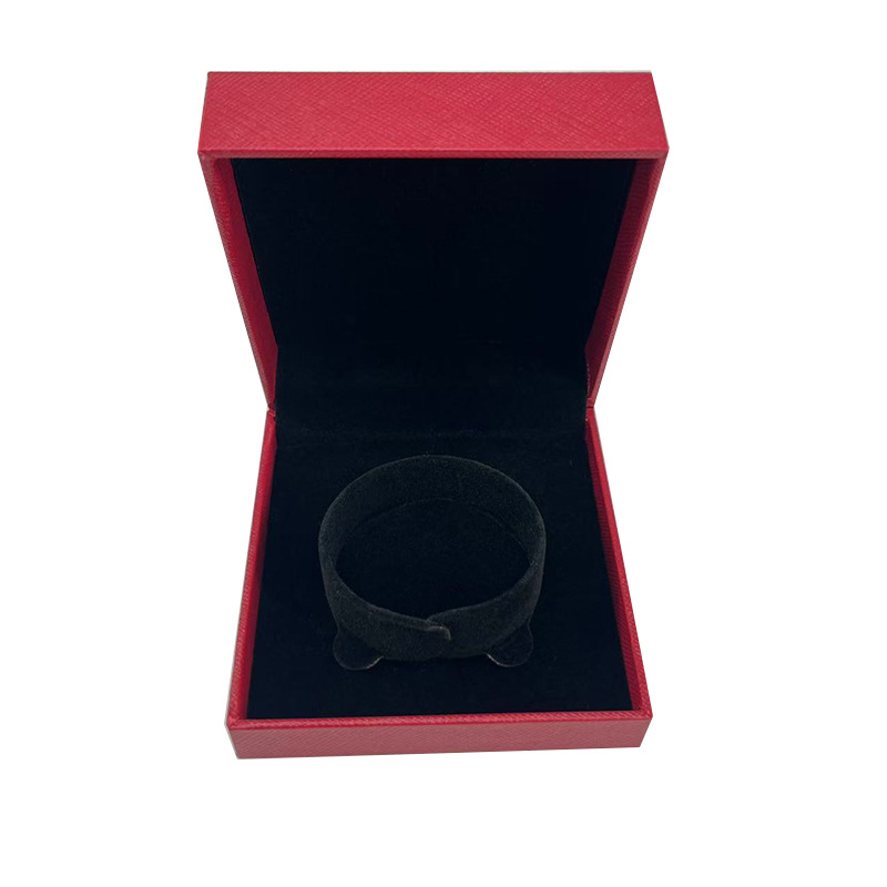 Bracelet box; red diagonal checkered right-angle box
