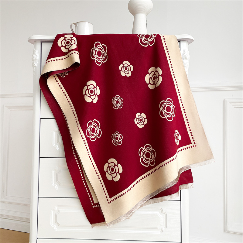Temperamento piccola sciarpa profumata da donna versatile cappotto decorativo caldo sciarpa camelia doppio uso scialle di cashmere spesso_voghion.com