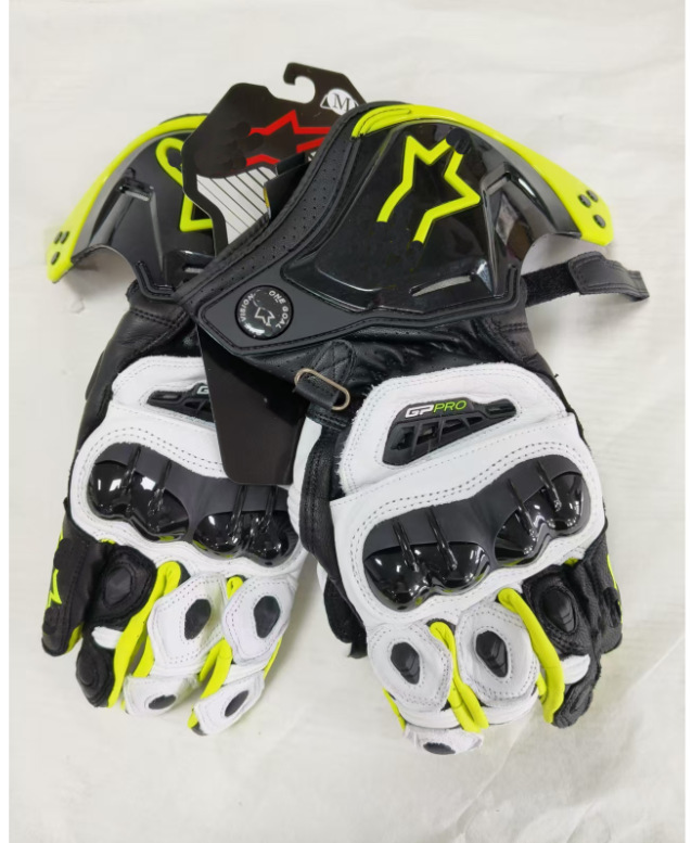 검정색과 노란색 터치스크린