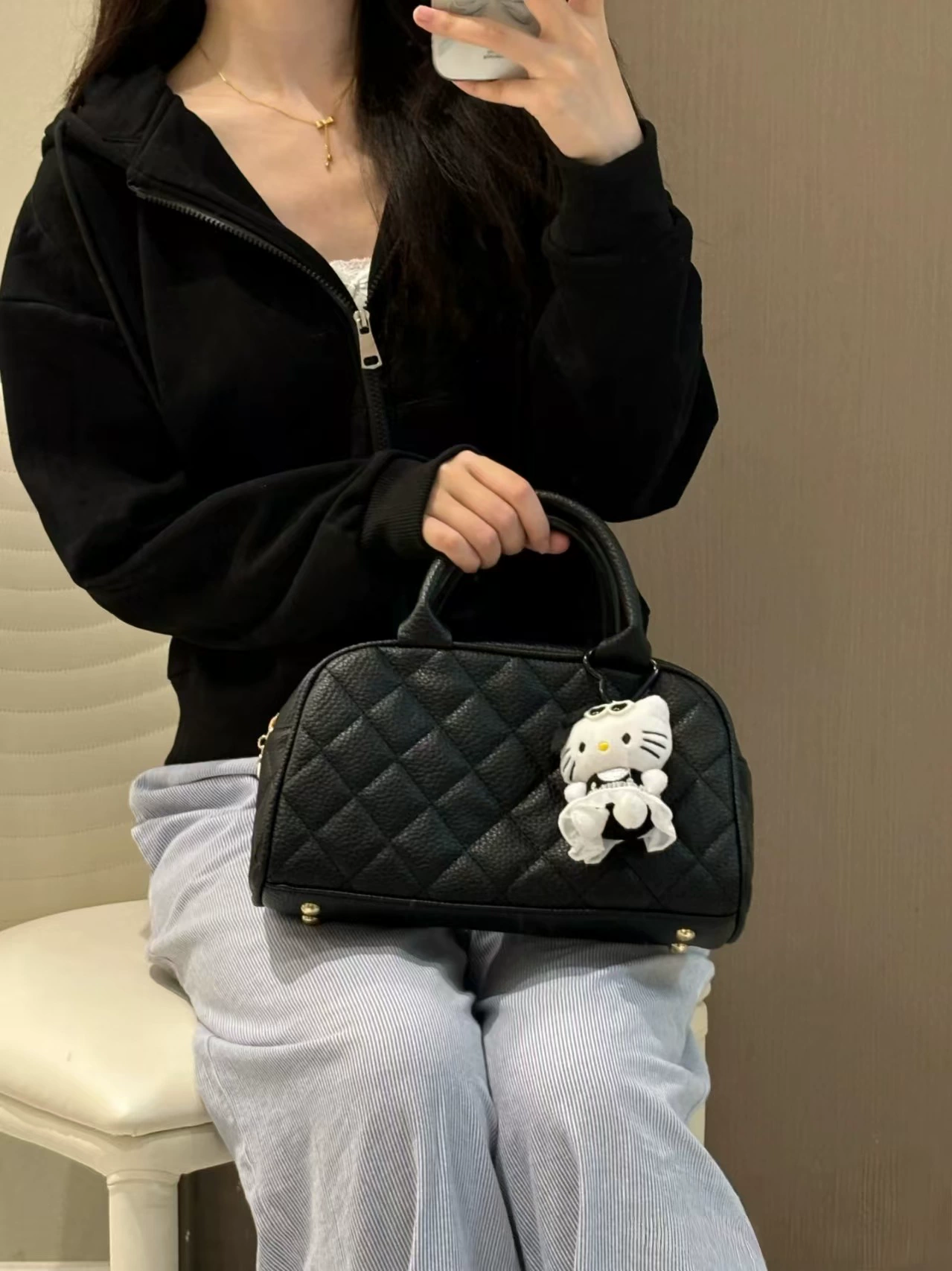 Small demi-season shoulder bag with diamond pattern, Chanel style