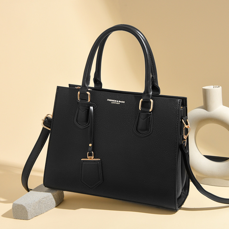 Solid Color Simple Large-Capacity Handbag for Women 2025 Autumn and Winter New Trendy Shoulder Crossbody Bag Commuter Mom Bag Solid Color Simple Large-Capacity Handbag for Women 2025 Autumn and Winter New Trendy Shoulder Crossbody Bag Commuter Mom Bag
