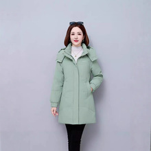 2025新款时尚洋气妈妈大码白鸭绒轻薄羽绒服女中长款冬季加厚外套