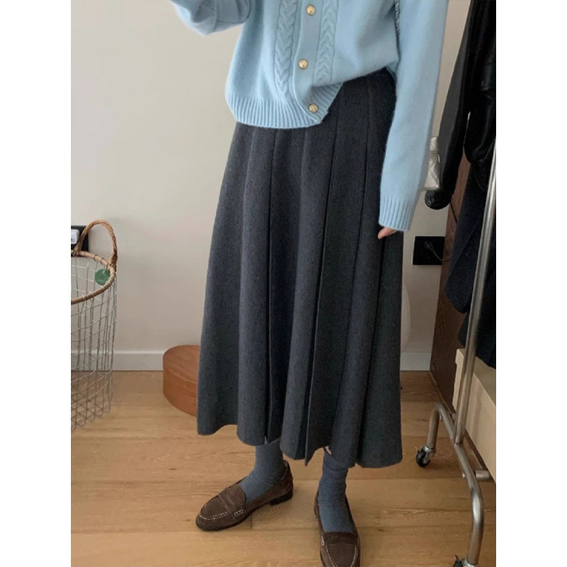 Woolen demi-season long knitted pleated skirt